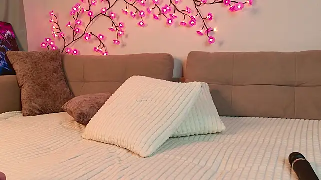 Your-Night-Fury live cam on StripChat