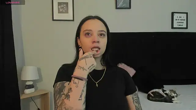 Sara_B live cam on StripChat