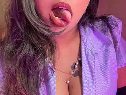 Its_cherry_magic live cam on StripChat