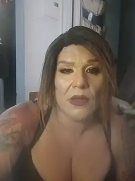 deedeedoll82222 live cam on StripChat