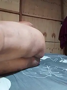 Huge_mama69 live cam on StripChat