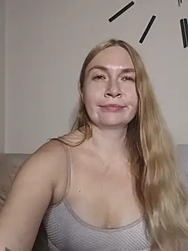 KisaVixen live cam on StripChat