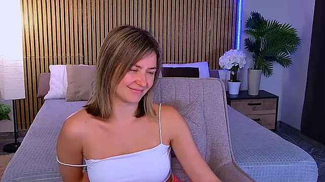 EmeraldGlow live cam on StripChat