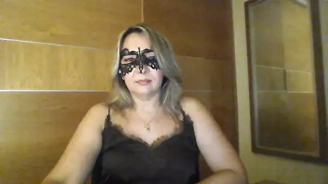 Nayelik live cam on StripChat