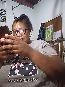 YELLOW_BONE live cam on StripChat