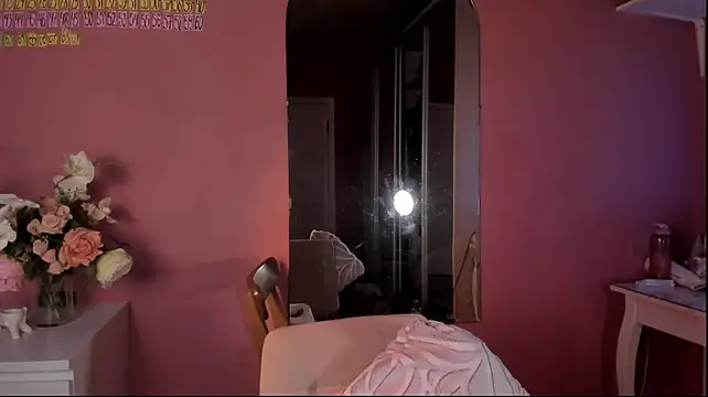 CarolineLovers live cam on StripChat
