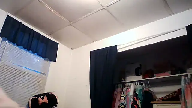 starlight1983 live cam on StripChat