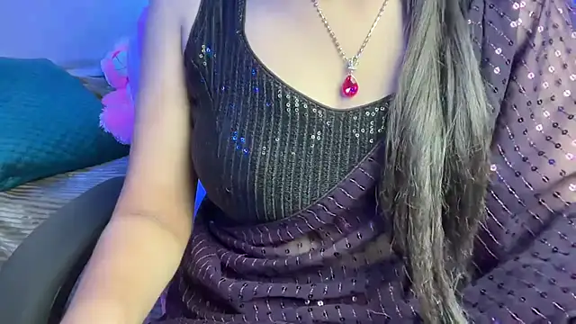 QueenAngelena live cam on StripChat