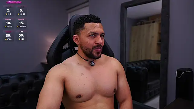 LoganMartinX live cam on StripChat