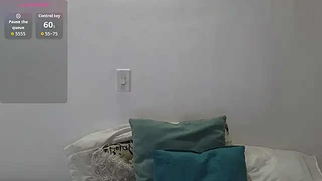 ninaa_fox live cam on StripChat