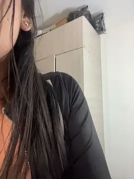Emmily_19 live sex cam