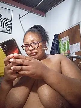YELLOW_BONE live cam on StripChat