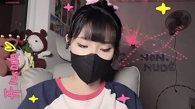 Tieu-May live cam on StripChat