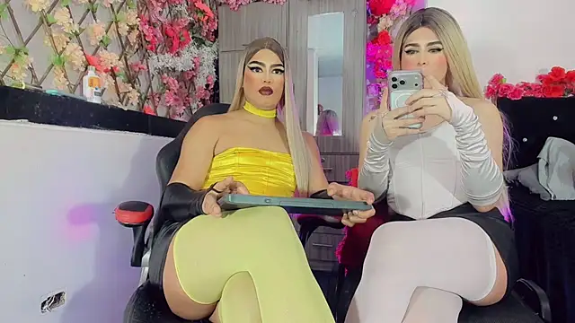 Thiara_veky_ live cam on StripChat