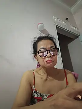 Hotestlove live cam on StripChat