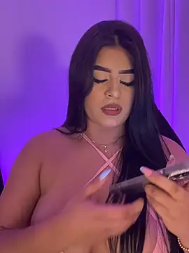 Kariina__69 live cam on StripChat