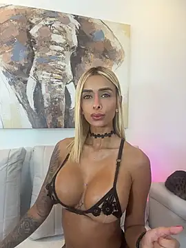 ParisRoux live cam on StripChat