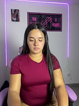 Luciaparker03 live cam on StripChat