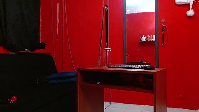 _Emily_Slave_ live cam on StripChat