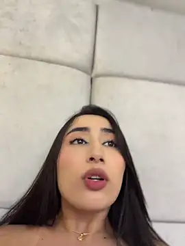 IvonneOwen live cam on StripChat