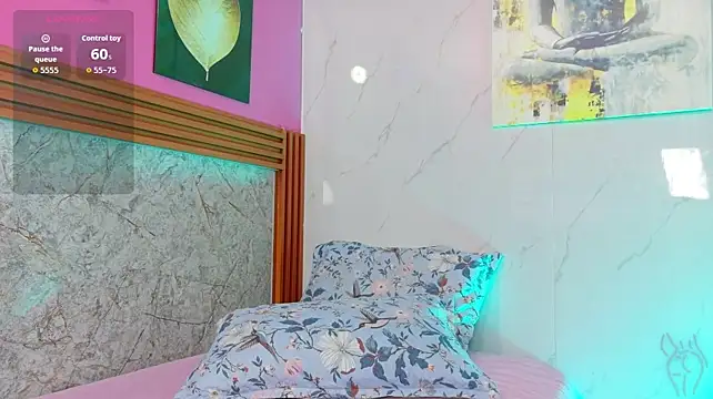youngmommyy live cam on StripChat