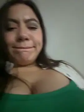 Bella_Pascualina live cam on StripChat