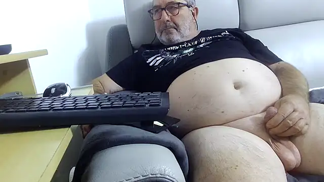 gillou1234 live cam on StripChat