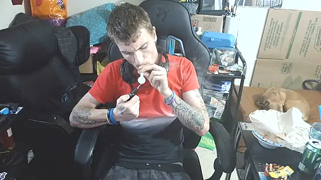 jizzyglizzy92 live cam on StripChat