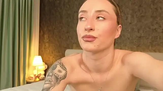 ChloeBelleX live cam on StripChat