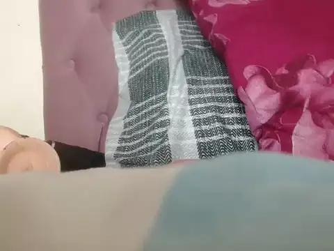 Nellybbx3 live cam on StripChat