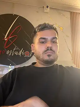 LatinBearX live cam on StripChat