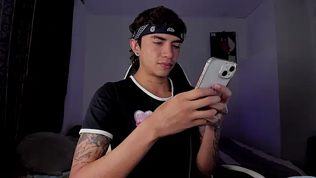 darkodarkoo live cam on StripChat