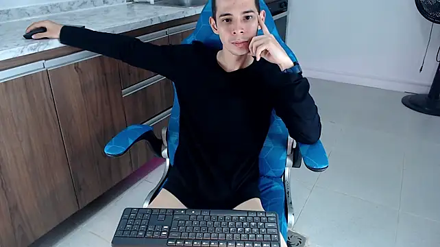 Brandon_Wolf live cam on StripChat