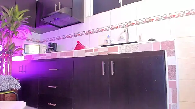 Emma-evans live cam on StripChat