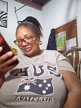 YELLOW_BONE live cam on StripChat