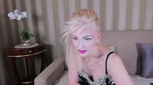 Rita_Farel live cam on StripChat