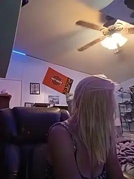 Queen2454 live cam on StripChat