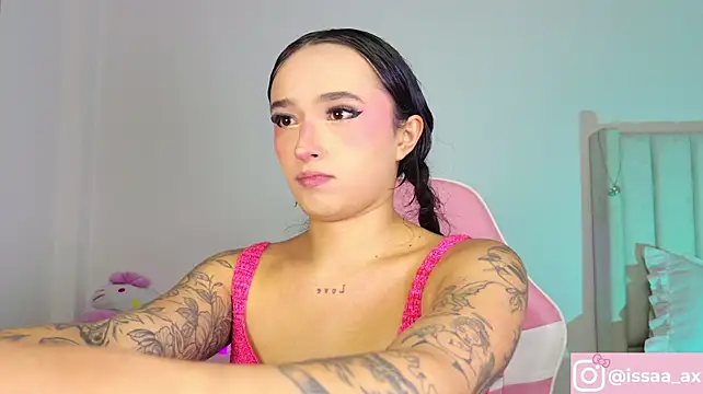 issa_dolly live cam on StripChat