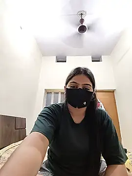 ravinaa5 live cam on StripChat