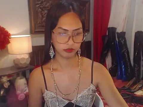 Nathalieheartt live cam on StripChat