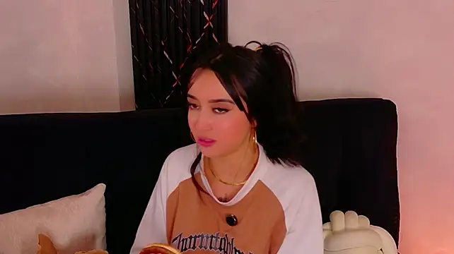 EmmyEvans1 live cam on StripChat