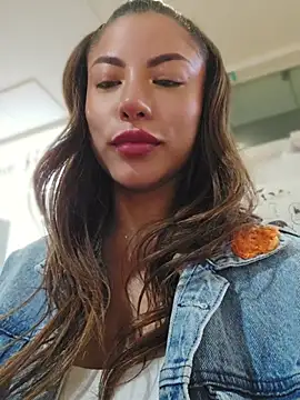 Karen_San_Miguel live cam on StripChat