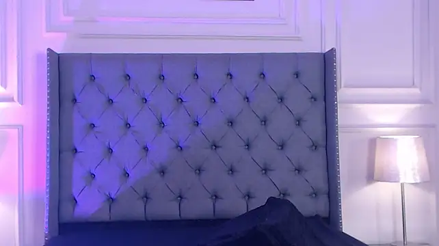 SunnyLuxxx live cam on StripChat