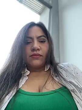 Bella_Pascualina live cam on StripChat