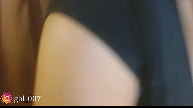 gaby_sant live cam on StripChat