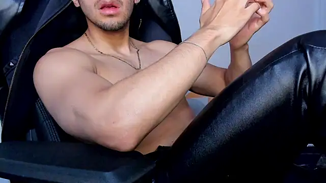 Tommy_Bred live cam on StripChat