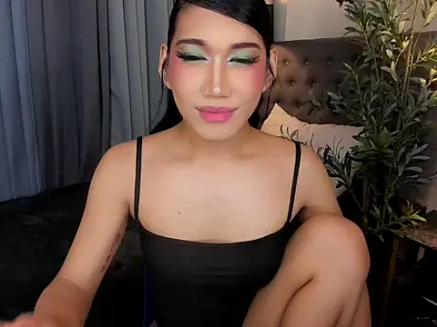 Hugecockasianprincess live cam on StripChat