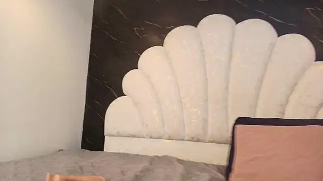 kissme_luna live cam on StripChat