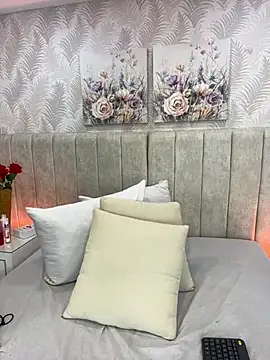 SaraLugo live cam on StripChat