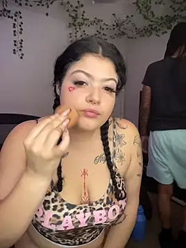 WeluvyouKarma live cam on StripChat